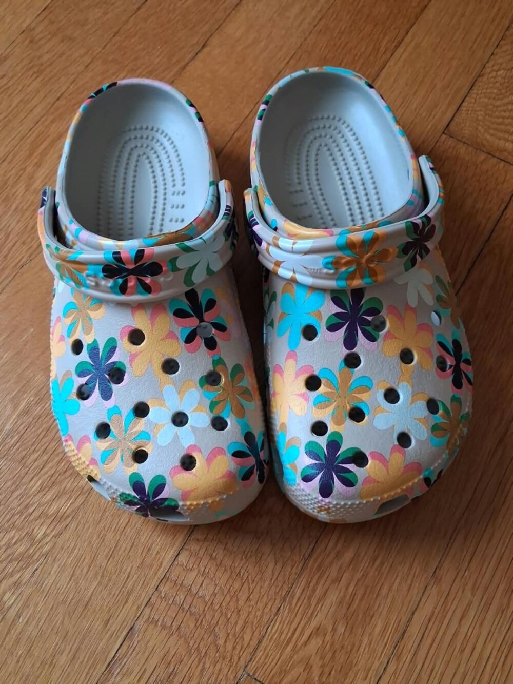 NWOT Crocs Womens Size 8 Tan Floral
